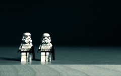 1247216327_1440x900_black-and-white-wallpaper-for-star-wars-dolls.jpg