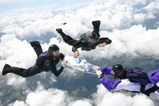 extreme-ironing-sky-dive.jpg