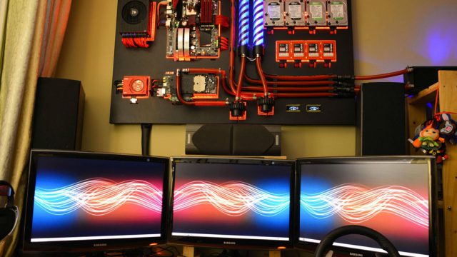 Wall-mounted PC